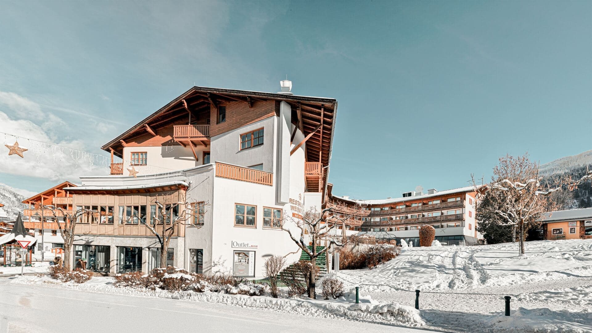 Das Alpenhaus Kaprun in de winter, zijgevel
