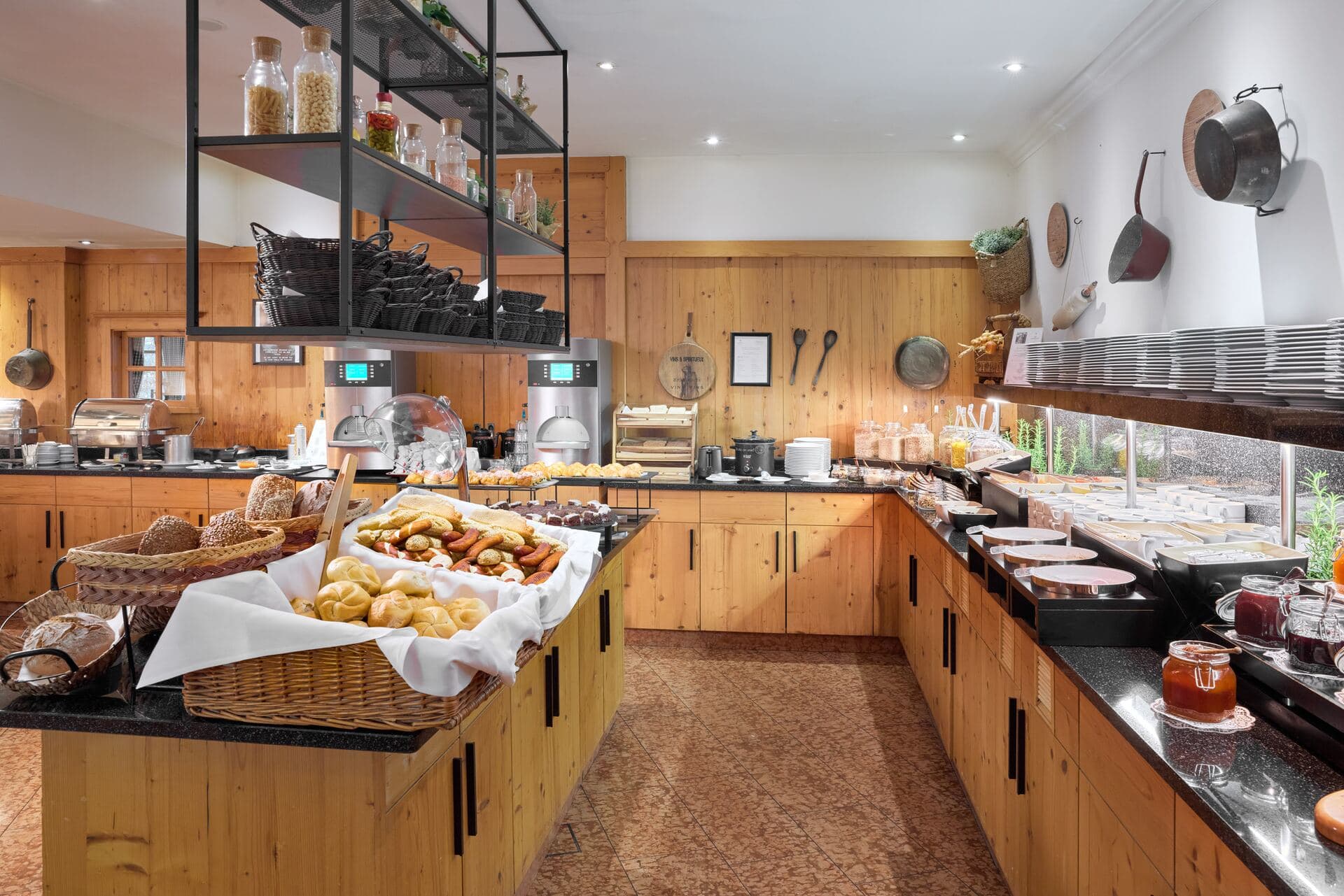 Ontbijtbuffet met broodjes Das Alpenhaus